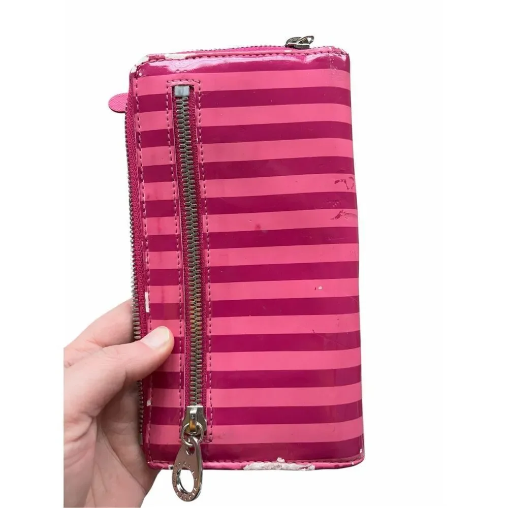 Victoria’s Secret Faux Leather zip around wallet classic edition some wear and p - Picture 5 of 6